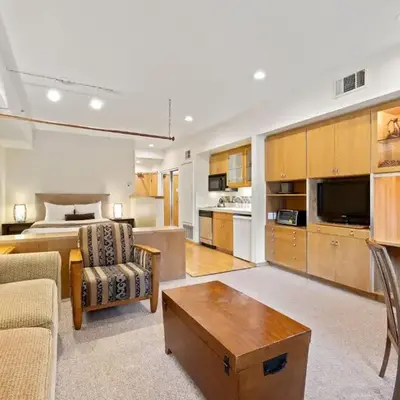 Palisades Tahoe Lodge Rentals Studio #113