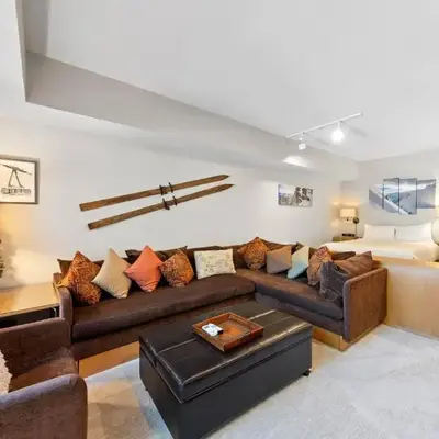 Palisades Tahoe Lodge Rentals Studio #207