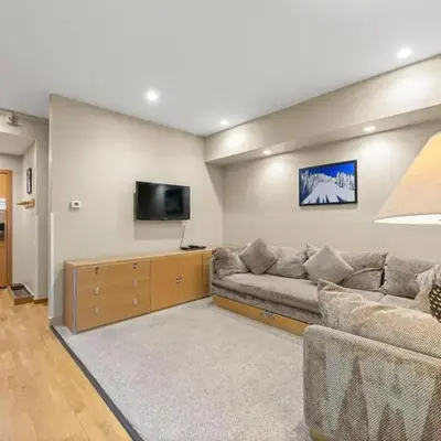 Palisades Tahoe Lodge Rentals Studio #211