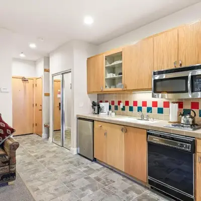 Palisades Tahoe Lodge Rentals Studio #154