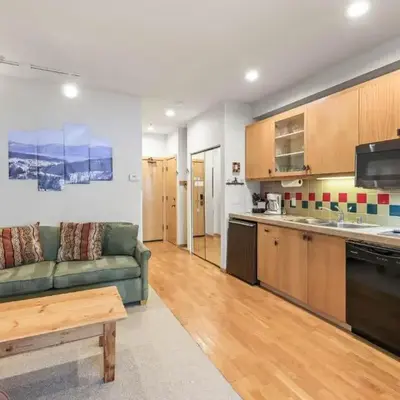Palisades Tahoe Lodge Rentals Studio #248