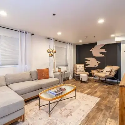 Stylish-Serene Midtown Getaway: Retreat for Two