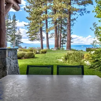 The PEAK Rubicon 11 - The Ultimate in Lakefront Luxury