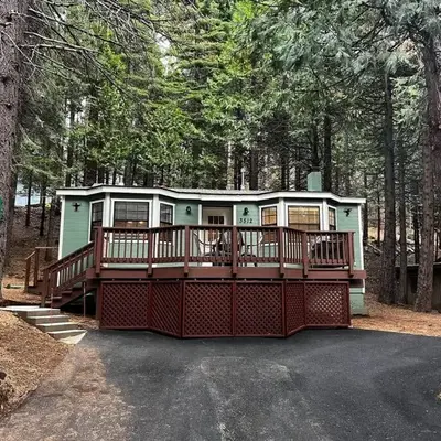 Cedar Oasis - Pet Friendly Cabin w Fireplace