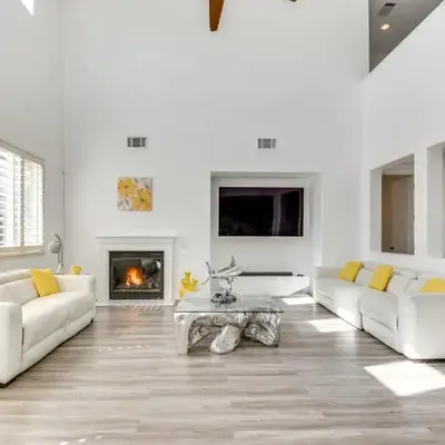 4 Mi to Dtwn Merced Spacious Home with Yard!