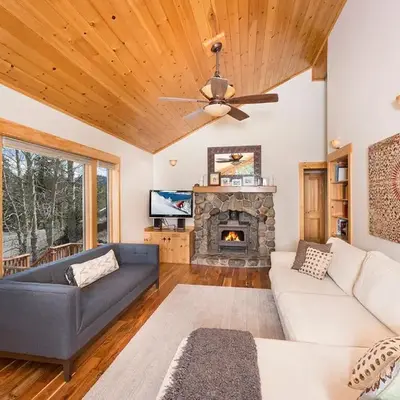 Mineral Springs 3 BR w Hot tub Available in Alpine Meadows