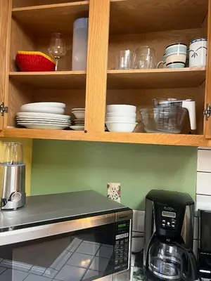 a kitchen with a coffee maker and a microwave at Suite Sunshine A in Yosemite West