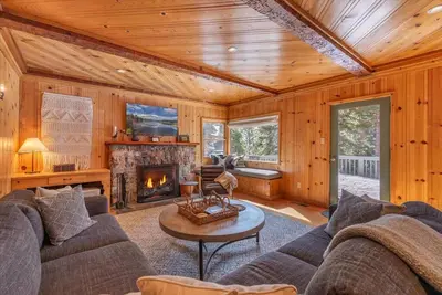 a living room with a couch and a fireplace at Cozy Designer Decorated Cabin Near Slopes Fireplace Peekaboo Lakeview in Carnelian Bay