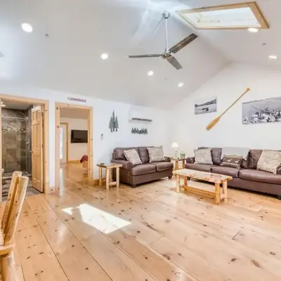 #4 Cottage Like Suite with Private Hot Tub