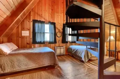 a bedroom with a bunk bed and a bunk bed at Knotty Pines Lodge in Bass Lake Annex