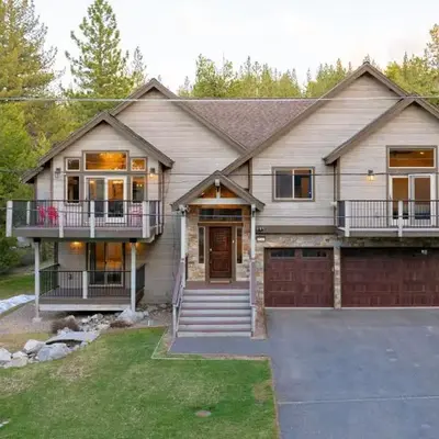 10mins to Lake • Hot Tub Game Room Forest Views Meyers Meadow by AvantStay