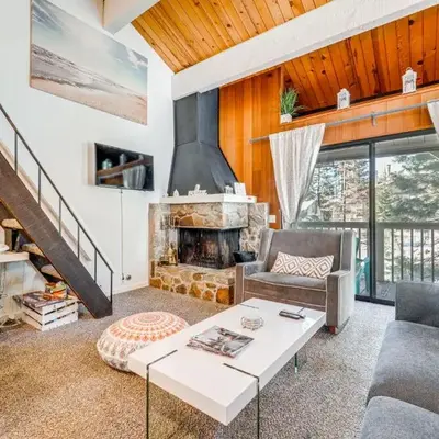 1 Mi to Lake Tahoe Condo with Pool Access