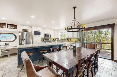 Gallery image of Arnold Adventure House in Arnold