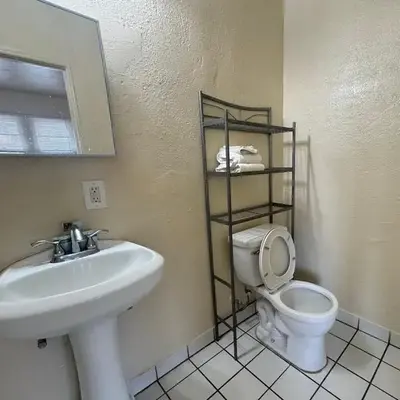 The Oaks Motel
