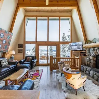 4BD with Lake Views Near Beach and Slopes