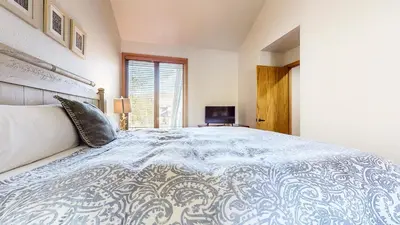 a bedroom with a large bed and a window at Snowcreek V #874 condo in Mammoth Lakes