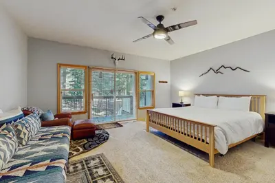 a bedroom with a bed and a couch at Tavern Inn #38 in Olympic Valley