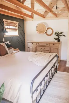 a bedroom with a bed and a wooden ceiling at Redwood Grove in Sequoia and Kings Canyon National Park in Wilsonia