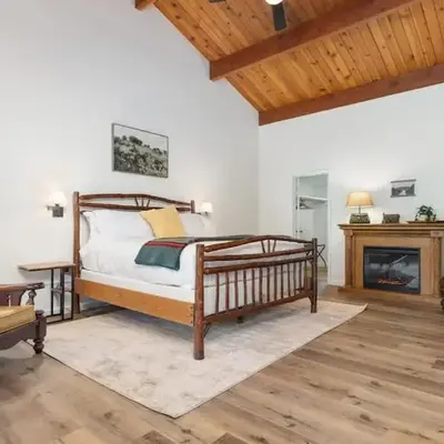 Camp Nelson Lodge Room 6