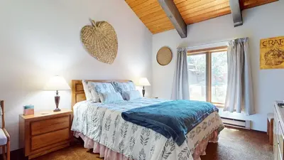 a bedroom with a bed and a window at Sunrise #33 condo in Mammoth Lakes