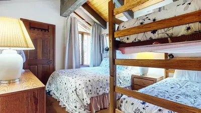 a bedroom with two bunk beds and a lamp at Sunrise #33 condo in Mammoth Lakes
