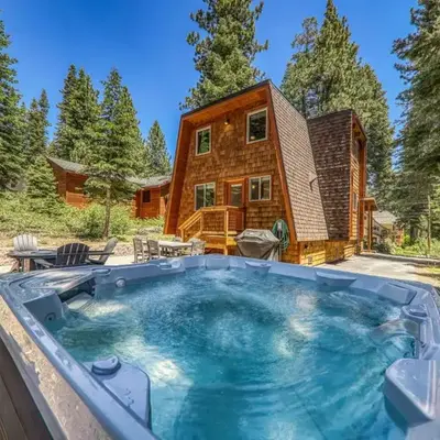 10th Mountain Home - 4BR Tahoe Donner w Hot Tub