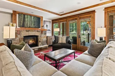 Gallery image of Catamount Lodge 414 by East West Hospitality in Truckee
