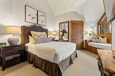 Gallery image of Catamount Lodge 414 by East West Hospitality in Truckee