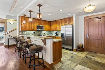 Gallery image of Catamount Lodge 414 by East West Hospitality in Truckee