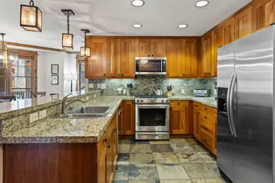 Gallery image of Catamount Lodge 414 by East West Hospitality in Truckee