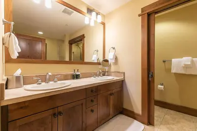 a bathroom with two sinks and a large mirror at Iron Horse Lodge North 205 by East West Hospitality in Truckee