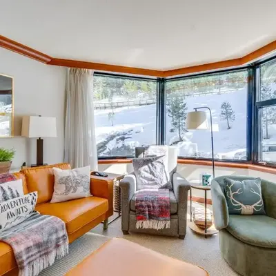 Pool and Hot Tub Access! Condo in Olympic Valley