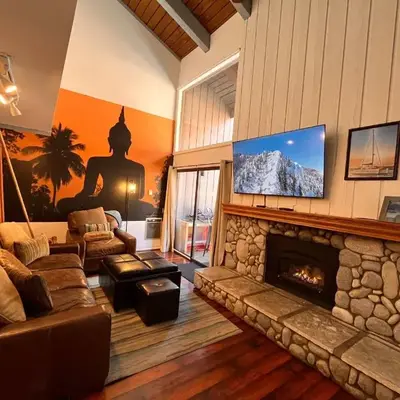 Walk-to-Lifts Condo with Hot Tub