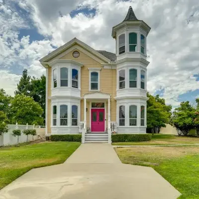 Modesto Mansion on 2 Acres - Great for Families!