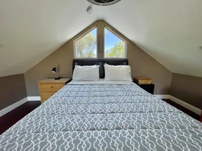 a bedroom with a large bed with a window at Foothill Wine Country Gem in Somerset