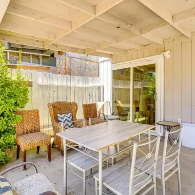 Pet-Friendly Brentwood House with Gas Grill!
