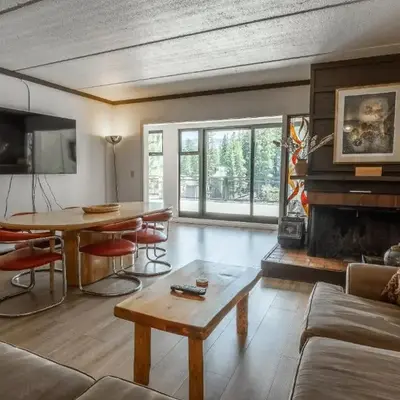 Updated 2 Bedroom 2 Bathrooms 1849 Condos #109 Steps to Canyon Lodge Sleeps 6