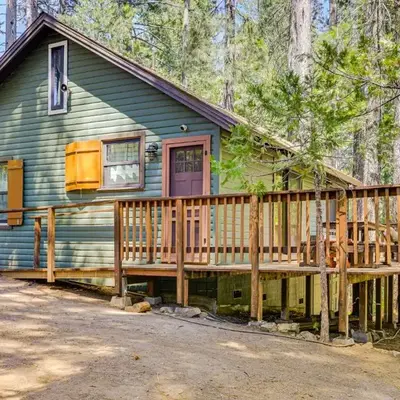 California Mountain Cabin with Lake Access and Deck!