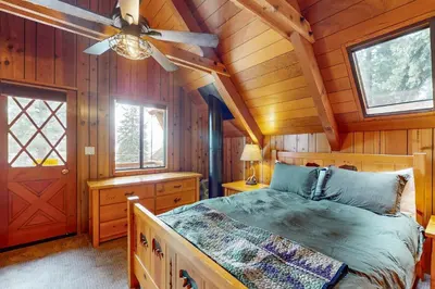 a bedroom with a bed and a ceiling fan at Lakeview Cabin in Tahoma