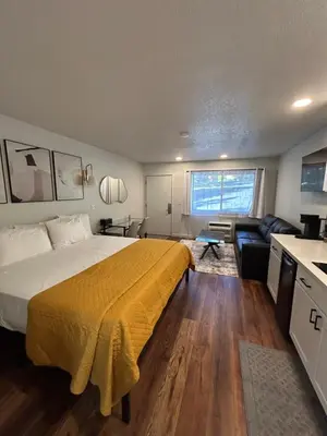 a bedroom with a bed and a living room at Mi Wuk Village Inn in Mi-Wuk Village