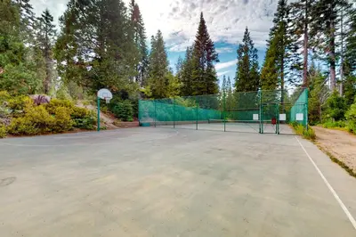 a tennis court with a net on it at Windwood Inn in Shaver Lake