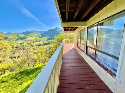 a balcony of a house with a view of mountains at Spacious sequoia Park retreat, best panoramic views in Three Rivers