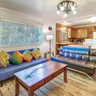 Rustic Cabin with Patio 8 Mi to Kings Canyon Park