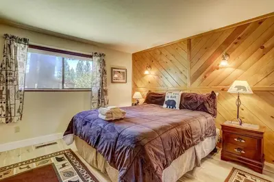 a bedroom with a large bed and a window at Bear Claw Trails - Dogs - Awesome Yard - Fire Pit in Lake Tahoe Airport