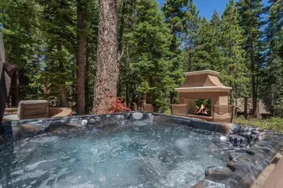 a hot tub with a fireplace in a yard at Cozy and central Tahoe cabin with private hot-tub outdoor fireplaces close to slopes in Ridgewood