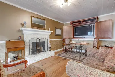a living room with a fireplace and a tv at Romantic Victorian Getaway The Hideaway in Sutter Creek