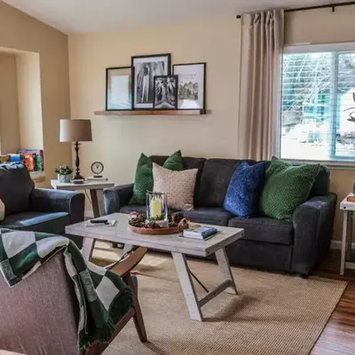 Beautiful Condo by Park Entrance