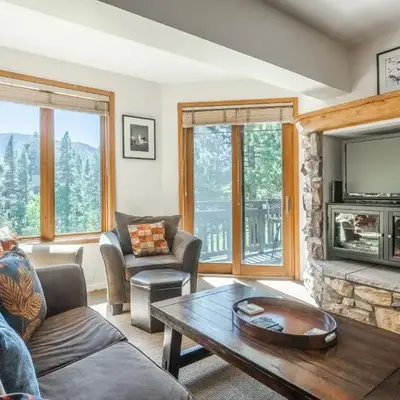 Mammoth Green #210 - Nearly Ski-in Ski-Out 2 Bedroom 2 Bath
