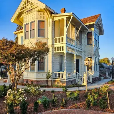 The JD Hyde Historic Inn