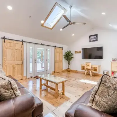 Cottage Like Suite with Private Hot Tub